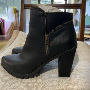 Women’s booties size 7